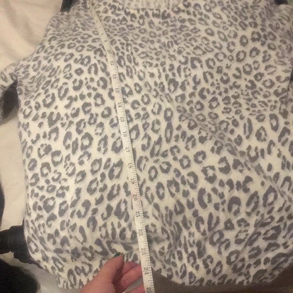 Ann Taylor petites L cheetah print sweater - Picture 7 of 7